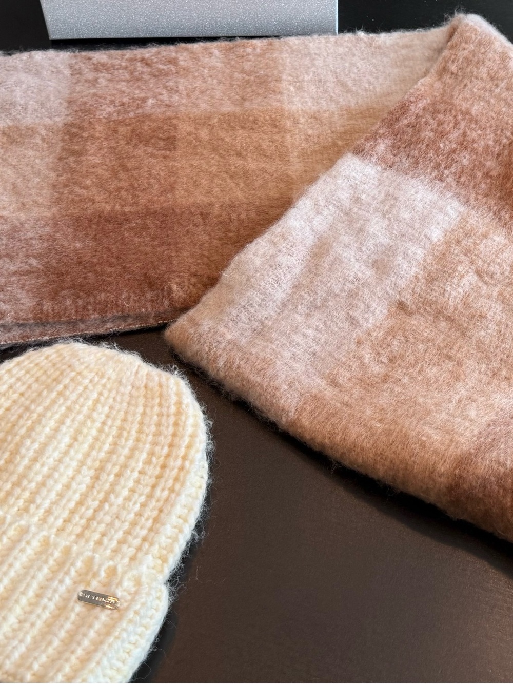 Steve Madden Cozy Knit Beanie & Colorblock Scarf Gift Set | NIB - Picture 2 of 8